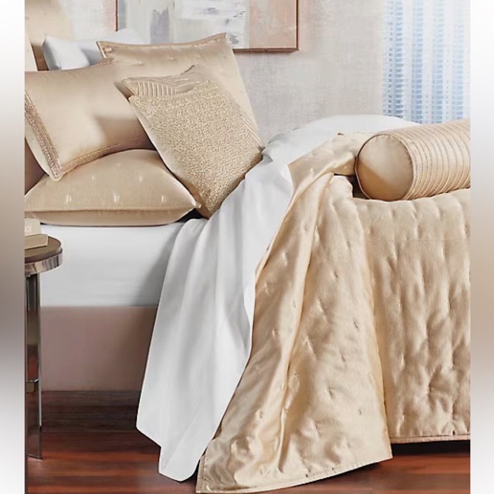 Hotel Collection

Glint 3-Piece Coverlet Set